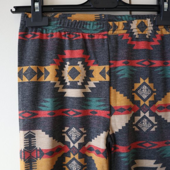 Kos USA Geometric Patterned Leggings - Picture 3 of 5